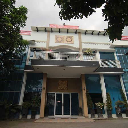 Hotel Boegenviel Syariah Lamongan エクステリア 写真